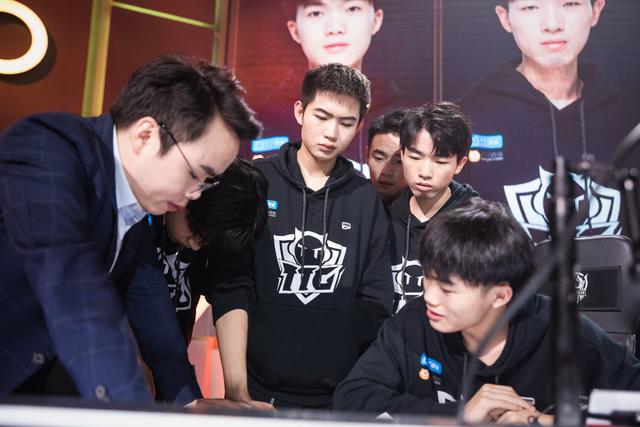 LNG Esports 官方： XiaoPeng 加入团队担任助理教练