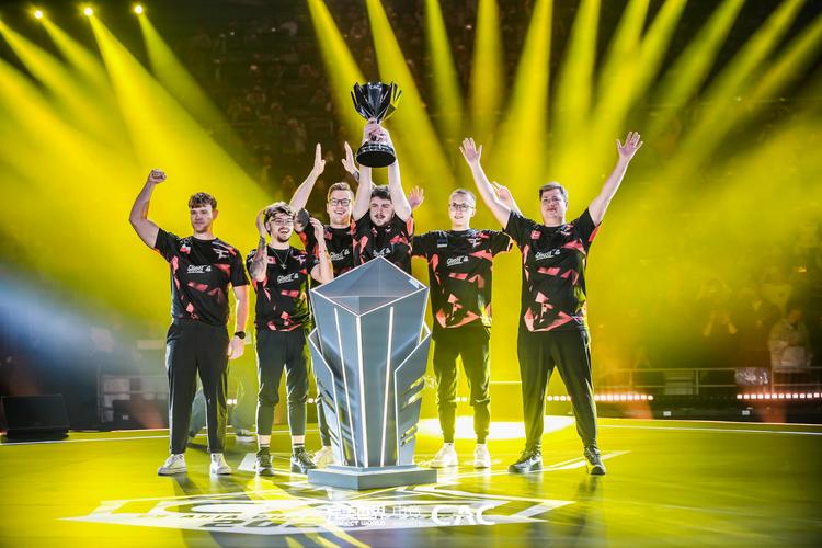 Ming ： 第一局泰坦玩得有点急了 第二把就让朱开给我选了牛头